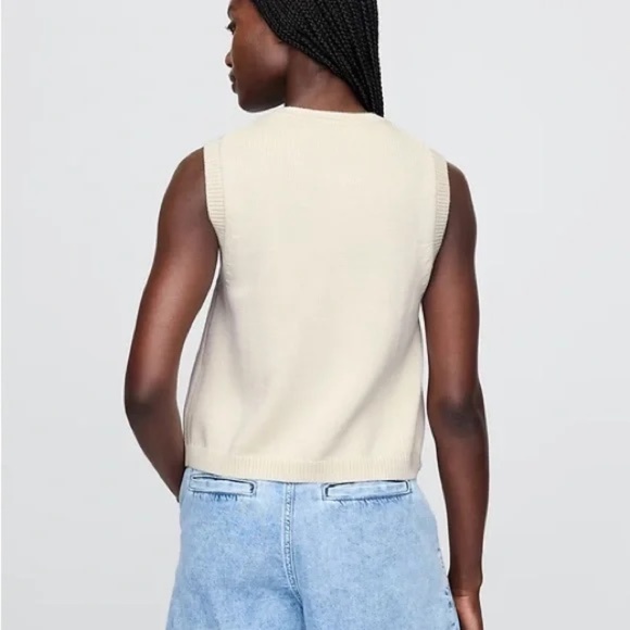 GAP Cropped Sleeveless Button Down Cardigan Sweater Vest in Cream White - Picture 7 of 7